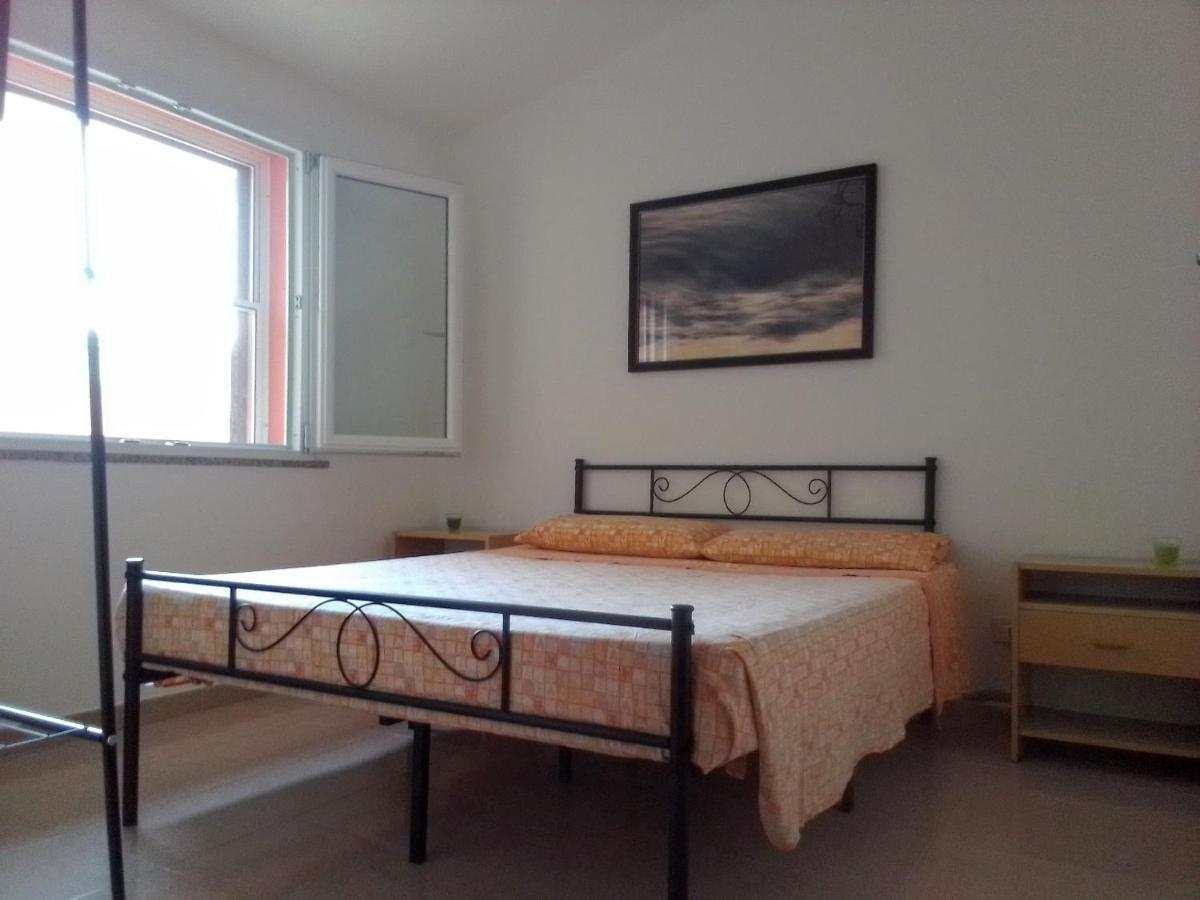 Casa Vacanze Santa Caterina Di Pittinuri  Eksteriør billede